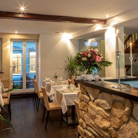 Hotel Zum Lowen Лар Екстериор снимка