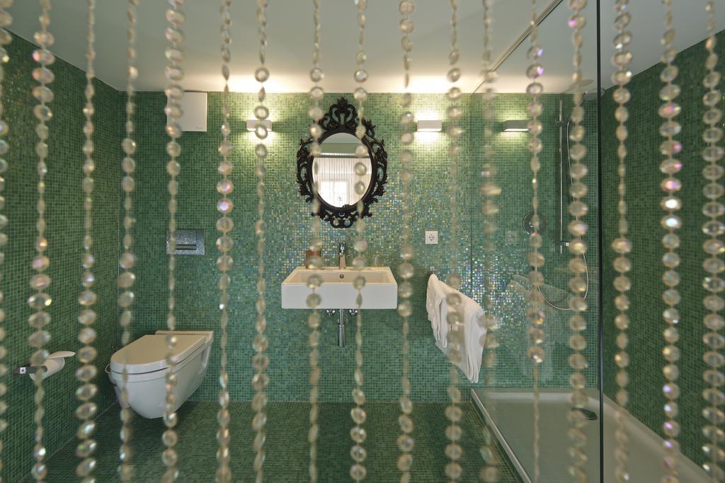 Hotel Zum Lowen Лар Стая снимка