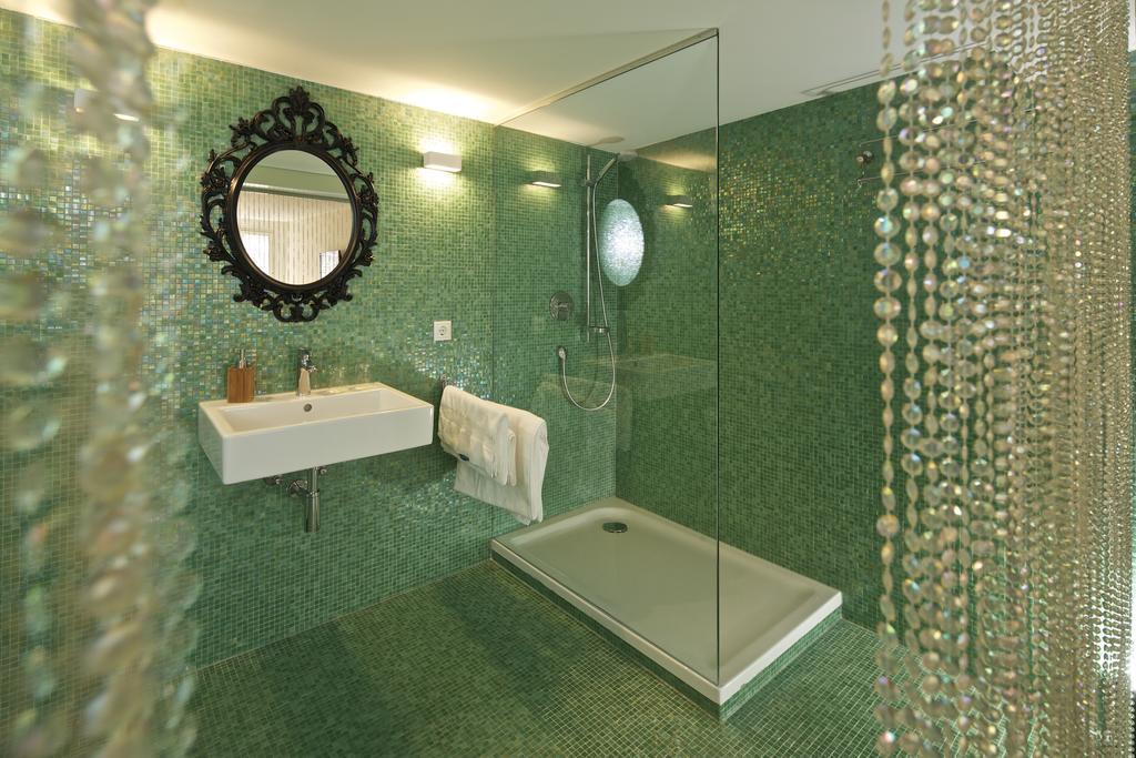 Hotel Zum Lowen Лар Стая снимка