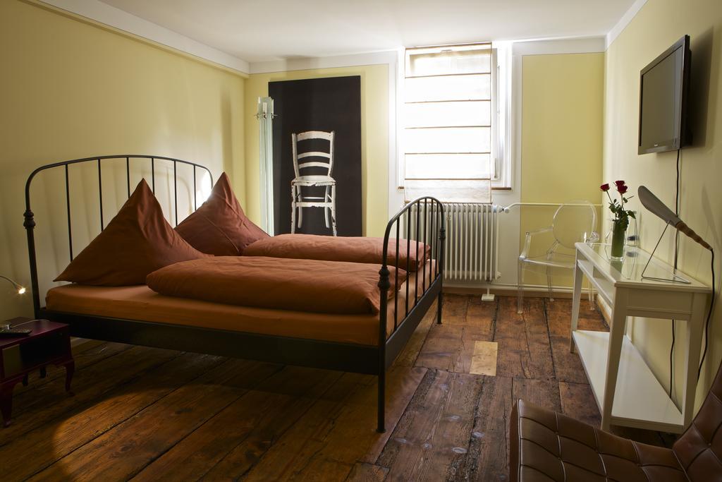 Hotel Zum Lowen Лар Стая снимка