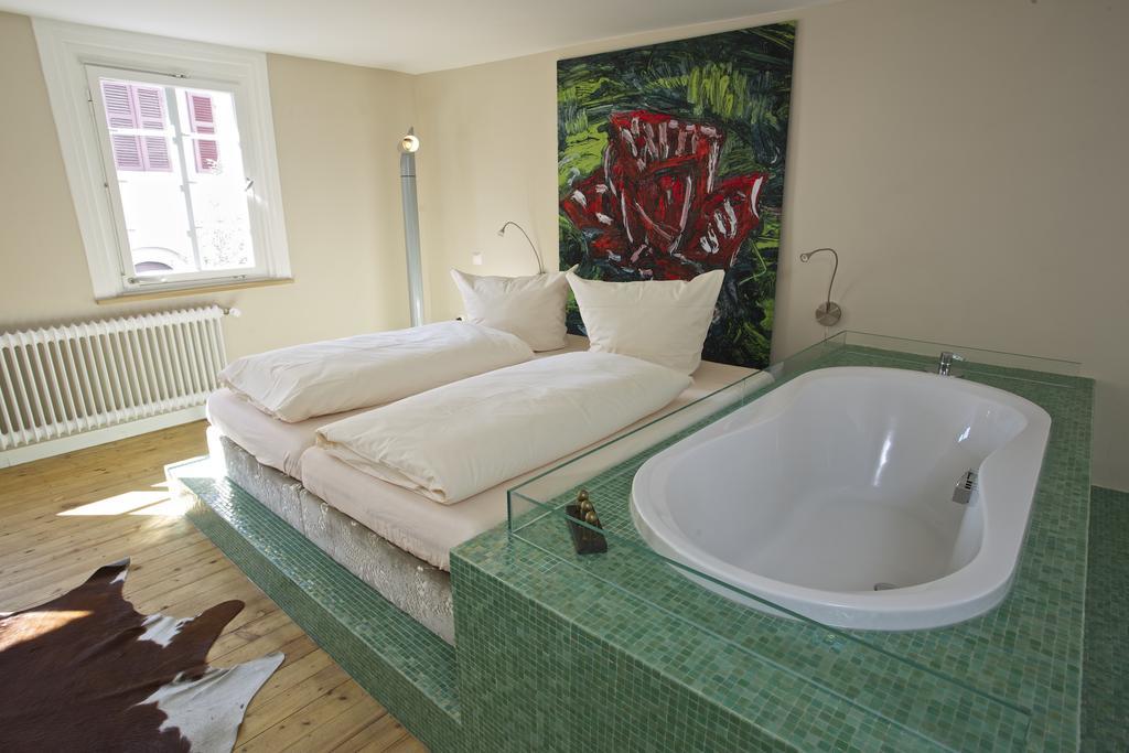 Hotel Zum Lowen Лар Стая снимка