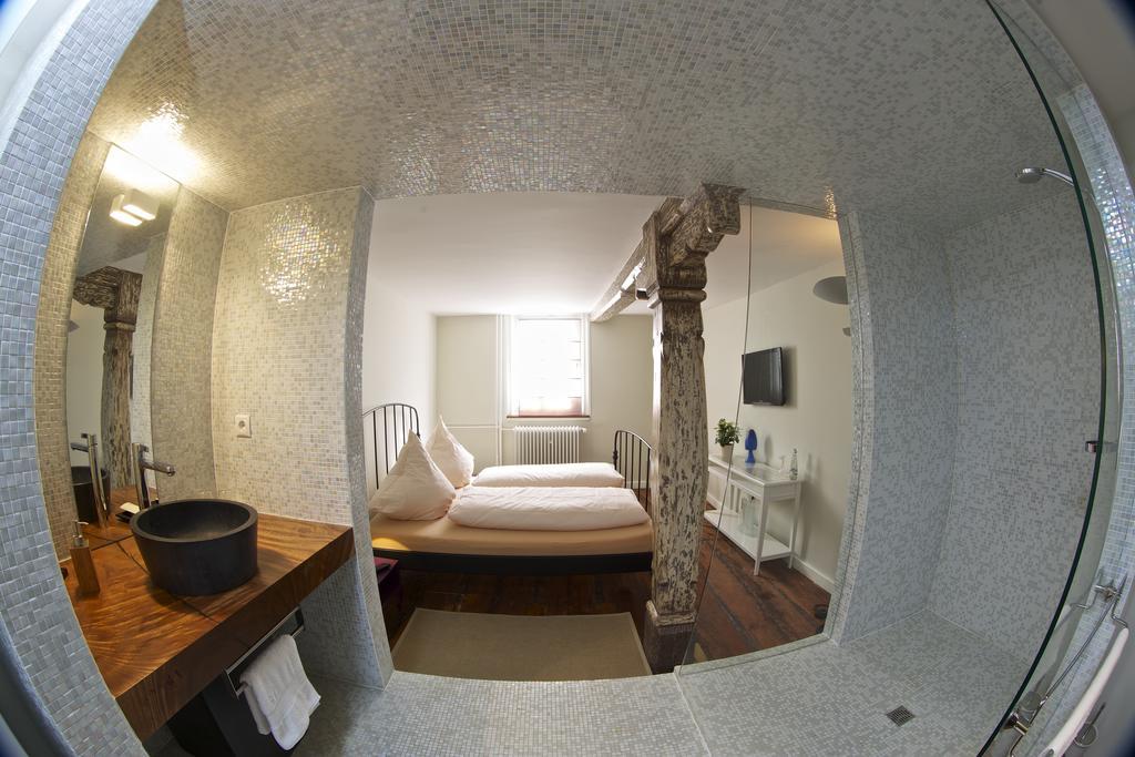 Hotel Zum Lowen Лар Стая снимка