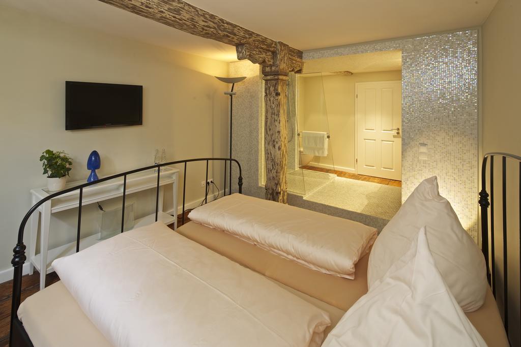 Hotel Zum Lowen Лар Стая снимка