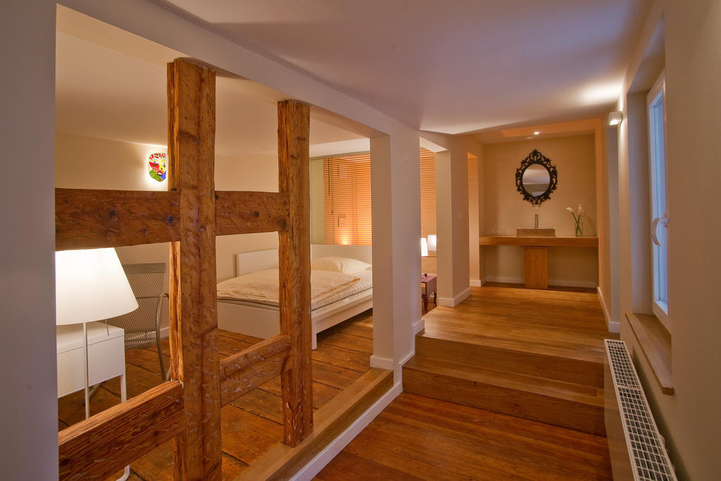Hotel Zum Lowen Лар Стая снимка