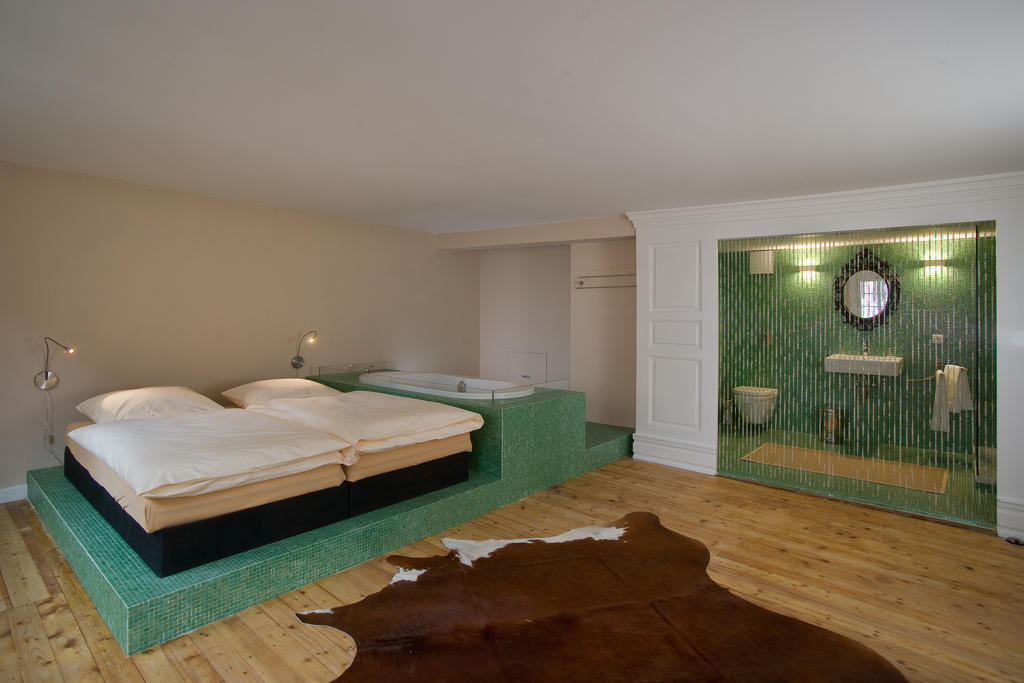 Hotel Zum Lowen Лар Стая снимка