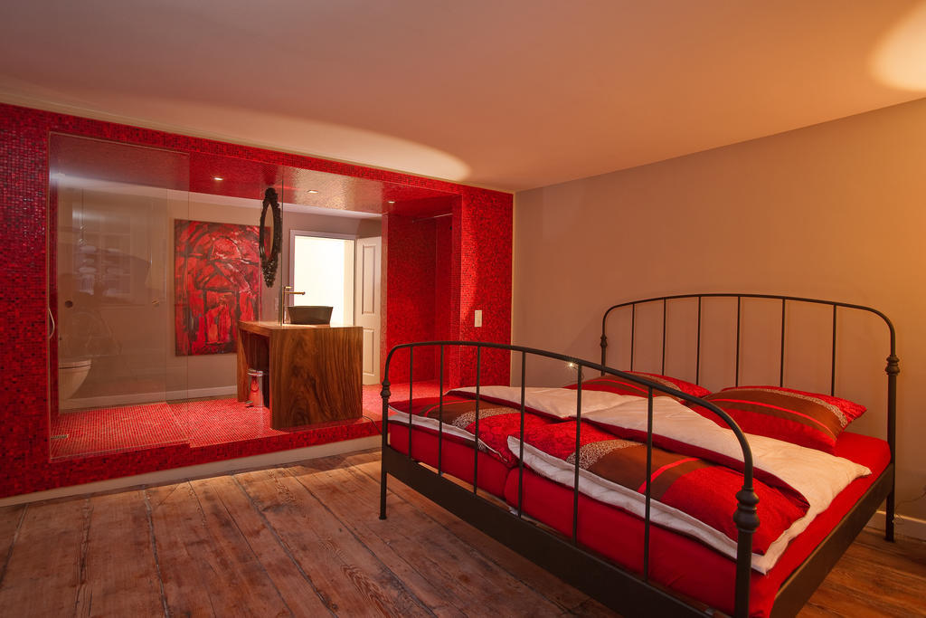 Hotel Zum Lowen Лар Екстериор снимка