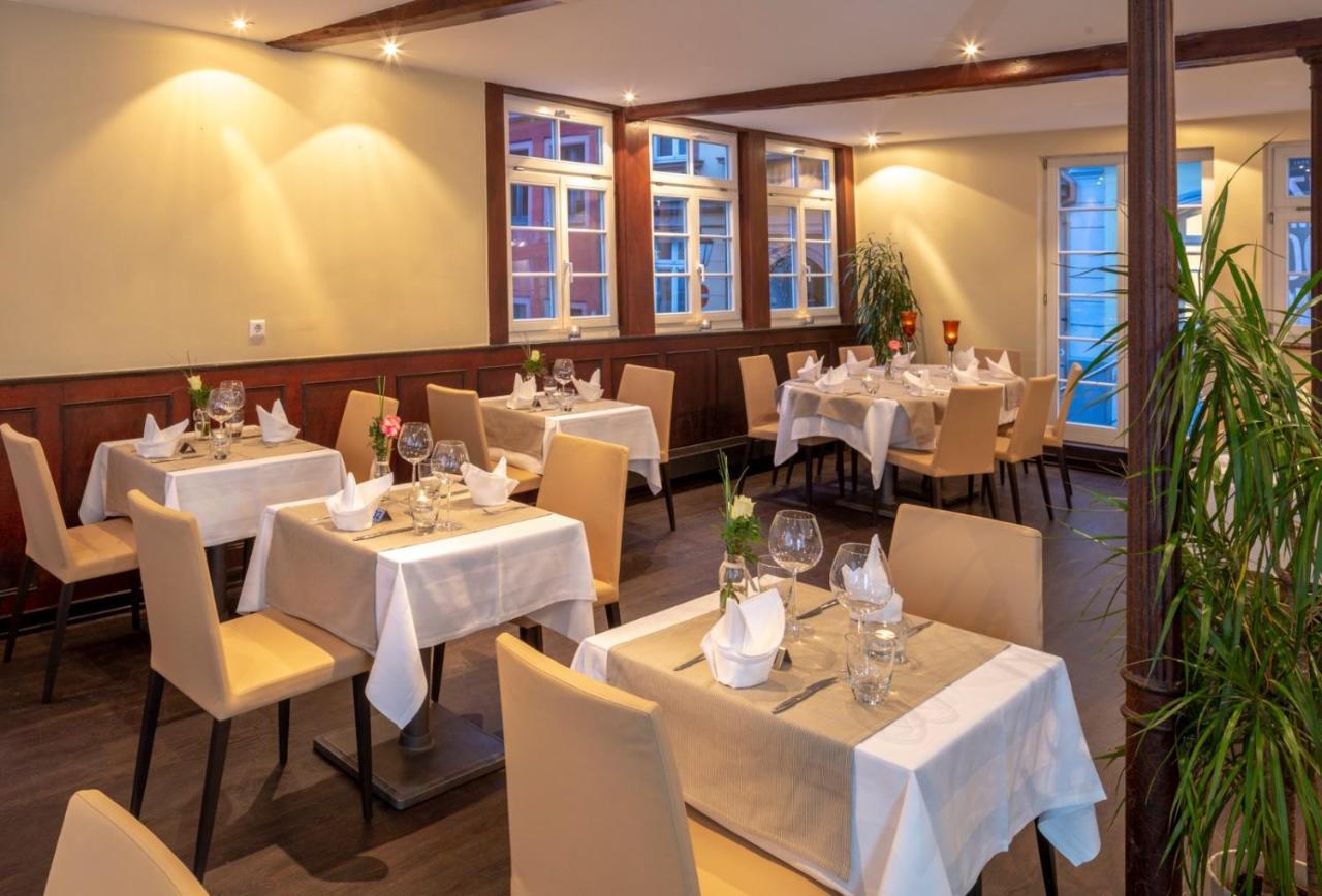 Hotel Zum Lowen Лар Екстериор снимка