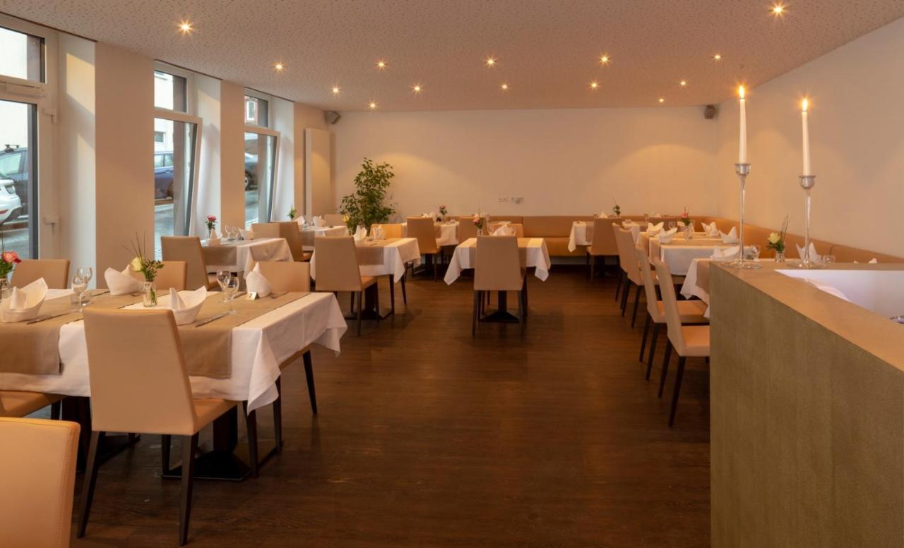 Hotel Zum Lowen Лар Екстериор снимка