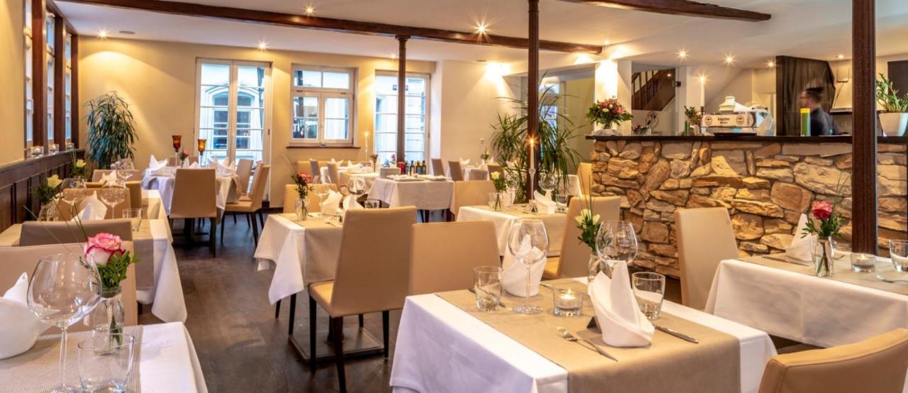 Hotel Zum Lowen Лар Екстериор снимка